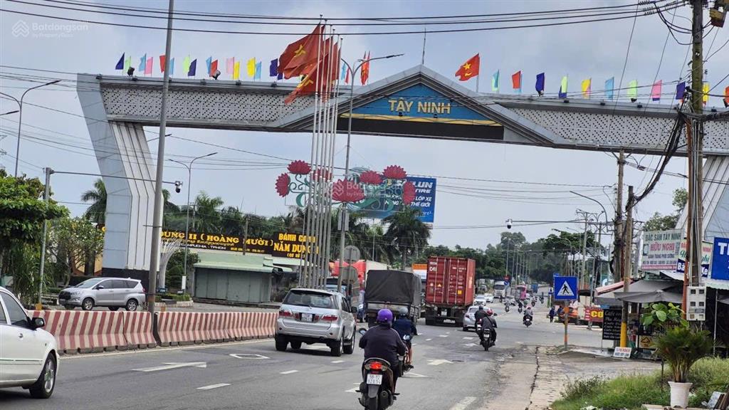 Chính chủ bán đất riêng 150m hai mặt tiền, bán kính 1km gần khu công nghiệp, chợ, trường học.