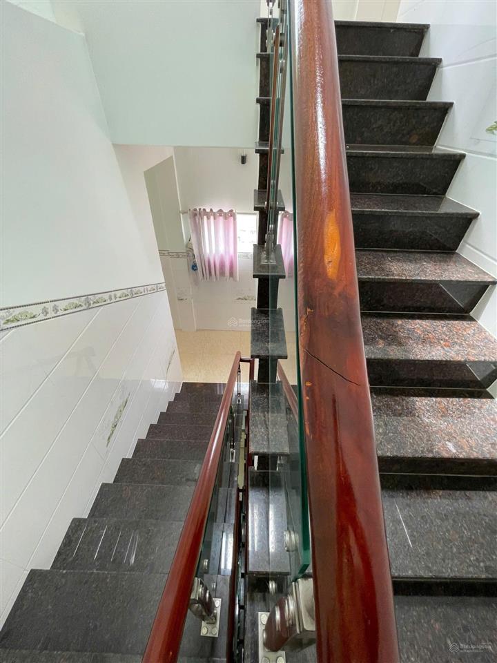 Bán nhà ô tô đậu cửa  3 tầng  dt 86m2  3pn  3wc  vĩnh hoà  nha trang  chỉ 4tỷ5 (gần biển)