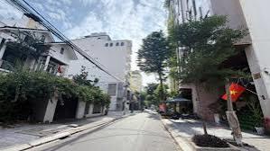 Bán đất gần biển ở hoặc kinh doanh.