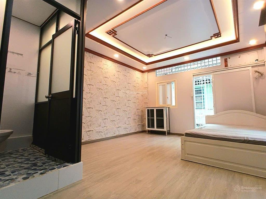 Bán gấp xuất cảnh  22m  2 tầng  giá 5.6 tỷ  nhà cao đạt quận 5