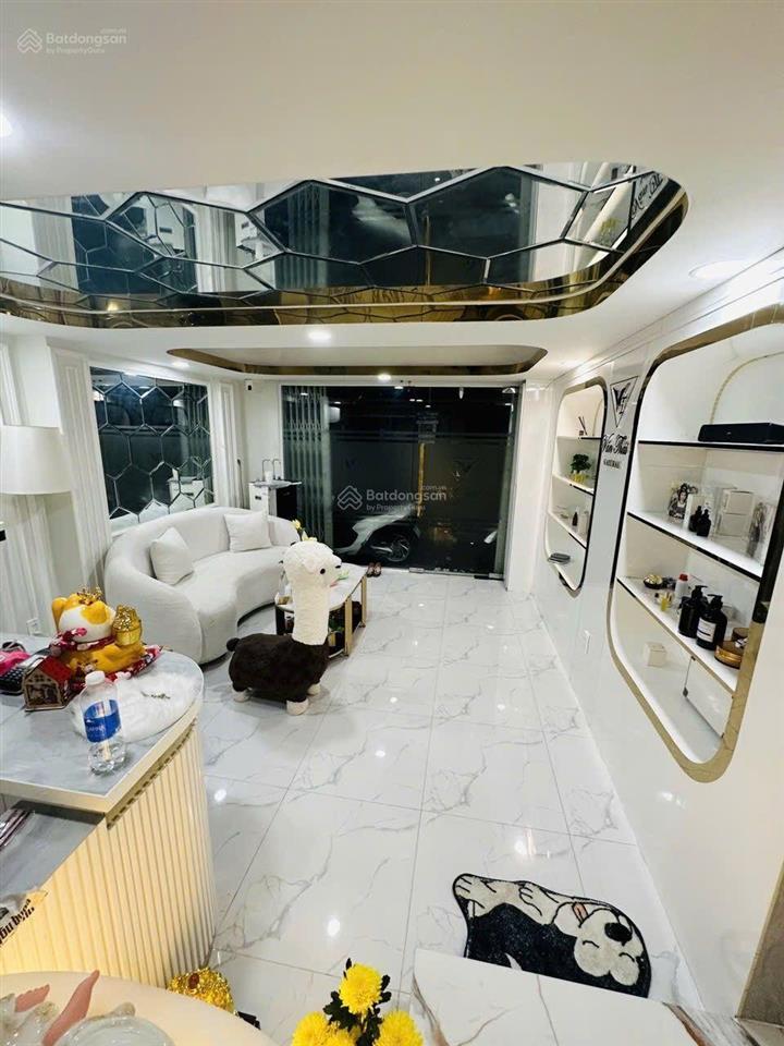 Nhà đẹp bước vào là muốn mua 3 tầng 2 phòng ngủ vị trí vàng