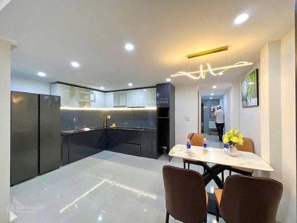 Tôi chính chủ bán gấp nhà đề xoay tiền làm ăn vị trí trung tâm đường rộng 6m, khu dân cư đông đúc