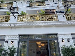 Nhà đẹp đón tết, đẹp lung linh từng centimet, ngay đào tông nguyên chỉ xách vali vào ở.