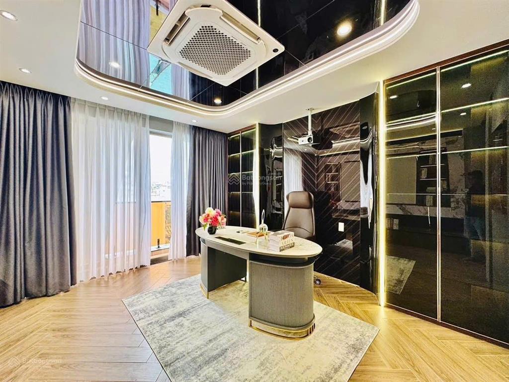 Định cư nước ngoài bán hxh hậu giang,4 x 22, 6 tầng btct, 6 pn, 6wc có sân thượng, nội thất cao cấp