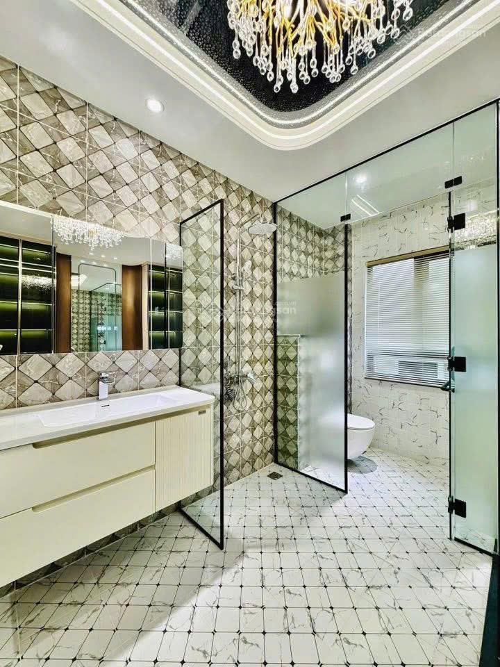 Định cư nước ngoài bán hxh hậu giang,4 x 22, 6 tầng btct, 6 pn, 6wc có sân thượng, nội thất cao cấp