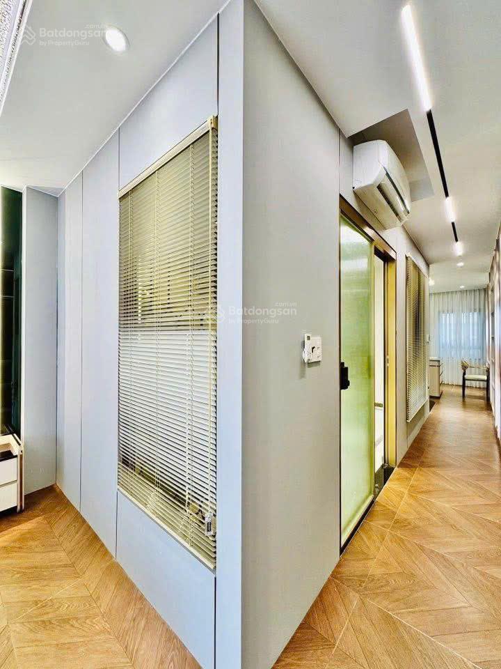 Định cư nước ngoài bán hxh hậu giang,4 x 22, 6 tầng btct, 6 pn, 6wc có sân thượng, nội thất cao cấp