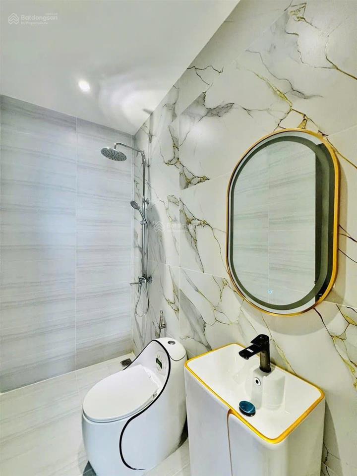 Định cư nước ngoài bán hxh hậu giang,4 x 22, 6 tầng btct, 6 pn, 6wc có sân thượng, nội thất cao cấp