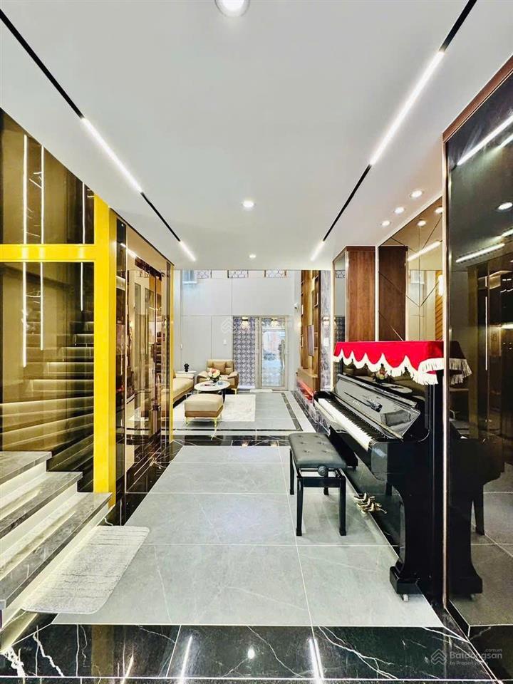 Định cư nước ngoài bán hxh hậu giang,4 x 22, 6 tầng btct, 6 pn, 6wc có sân thượng, nội thất cao cấp