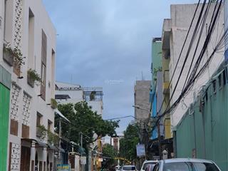 Hàng hot  sát nguyễn văn thoại  còn rất ít sản phẩm bán trong khu vực này.