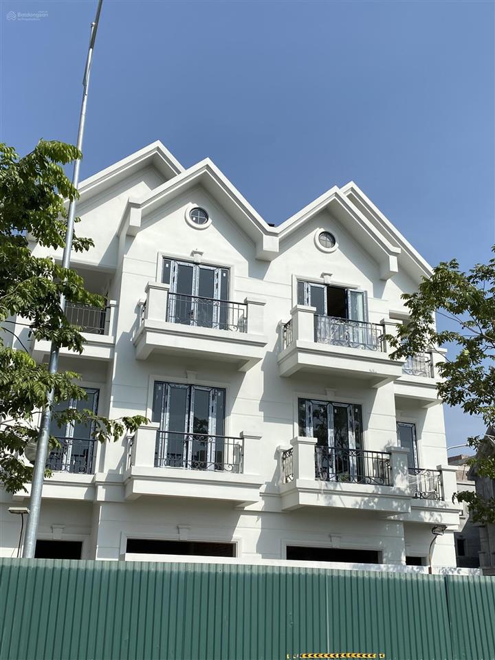 Biệt thự nằm trên đường lý nam đề view hồ đầm vạc trục chính từ tp vĩnh yên ra vinhomes vĩnh phúc