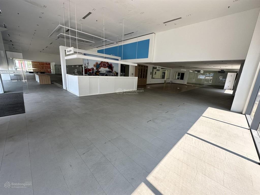 Cho thuê showroom mặt tiền nguyễn hữu thọ, ngang 105m, dt 3000m2, hệ thống pccc đầy đủ