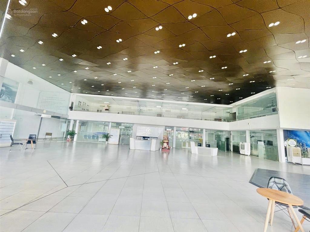 Cho thuê showroom mặt tiền nguyễn hữu thọ, ngang 105m, dt 3000m2, hệ thống pccc đầy đủ