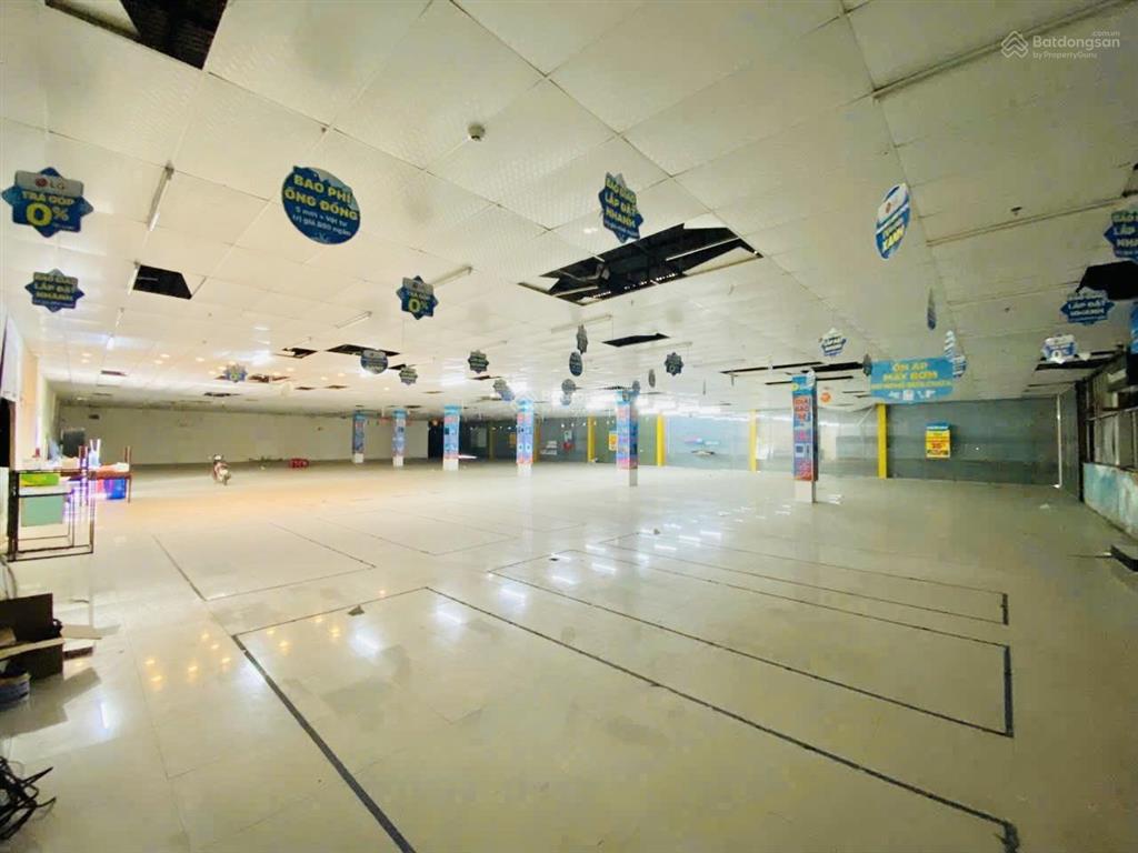 Cho thuê showroom mặt tiền nguyễn hữu thọ, ngang 105m, dt 3000m2, hệ thống pccc đầy đủ