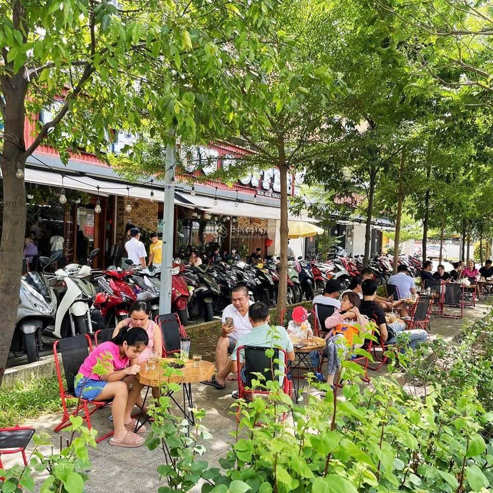 Bán cặp shophouse topaz celadon city mặt tiền siêu khủng 14m đang kinh doanh cà phê cực đông khác