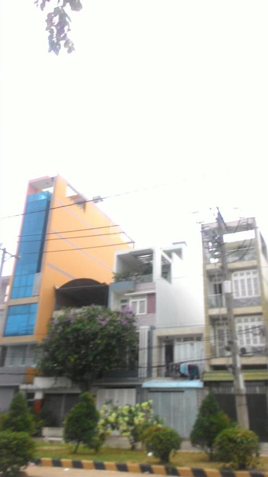 Chủ nhà bán gấp nhà mặt tiền đường phú thọ hòa, q. tân phú, dt 5.2 x 24m, nhà cấp 4, giá 14.5 tỷ