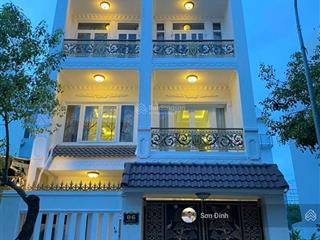 Chính chủ bán nhà kdc sadeco ven sông tân phong quận 7  dt 7x18m giá 22 tỷ  0901 424 *** mr. sơn
