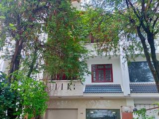 Chính chủ bán căn nhà phố 126m2 tại sadeco ven sông  tân phong  quận 7.  0901 424 ***