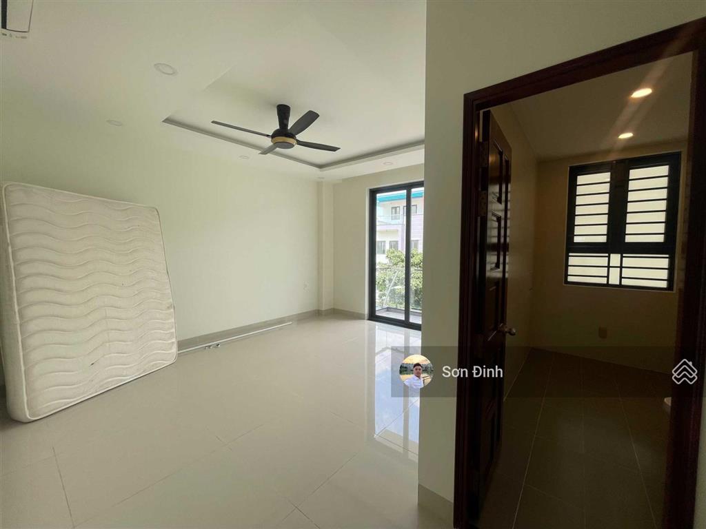 Bán gấp căn nhà phố kinh doanh đường d4  dt 5x21m 3 lầu  đường 20m dự án jamona city quận 7