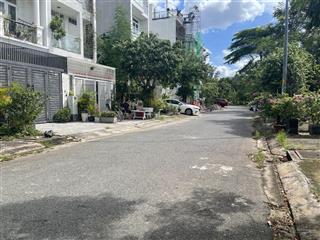Kdc sadeco phước kiển a. 1 lô đối diện công viên. dt 5m x 20m giá 11.2 tỷ. sổ đỏ riêng