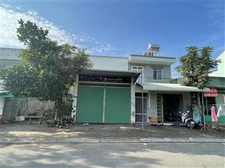 Cần bán căn nhà 1 trệt 1 lửng đường n6 kdc long hậu. dt 5m x 20m giá 3 tỷ 750tr.