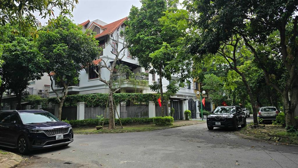 Nợ ngân hàng chủ cần bán gấp biệt thự việt hưng 255m2 x 4t, mt 15m, giá 60tỷ