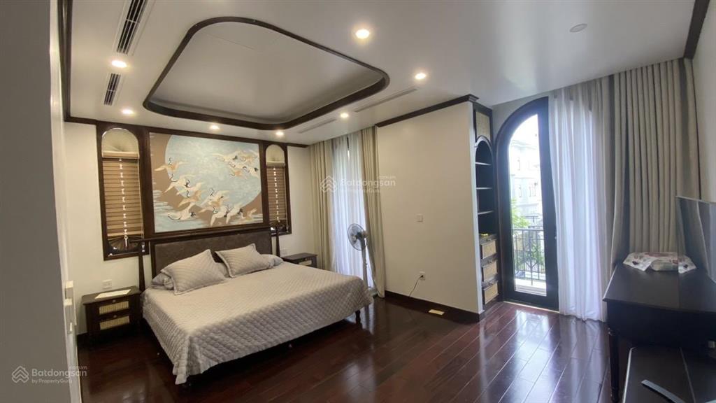 Nợ ngân hàng chủ cần bán gấp biệt thự việt hưng 255m2 x 4t, mt 15m, giá 60tỷ