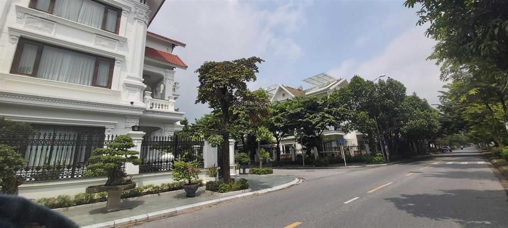 Chủ cần bán gấp luôn, biệt thự việt hưng  nhà đẹp hiện đại, thang máy 202m2, 4 tầng, giá 55 tỷ