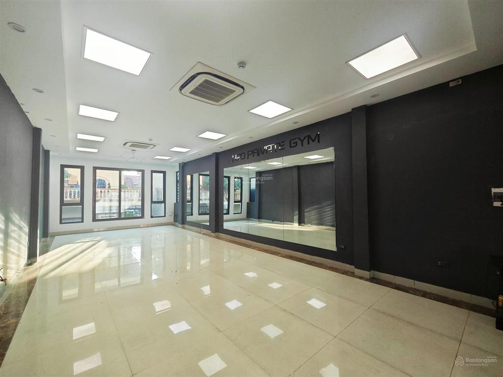 Cho thuê văn phòng thái hà 80m2 12tr view kính thoáng đẹp