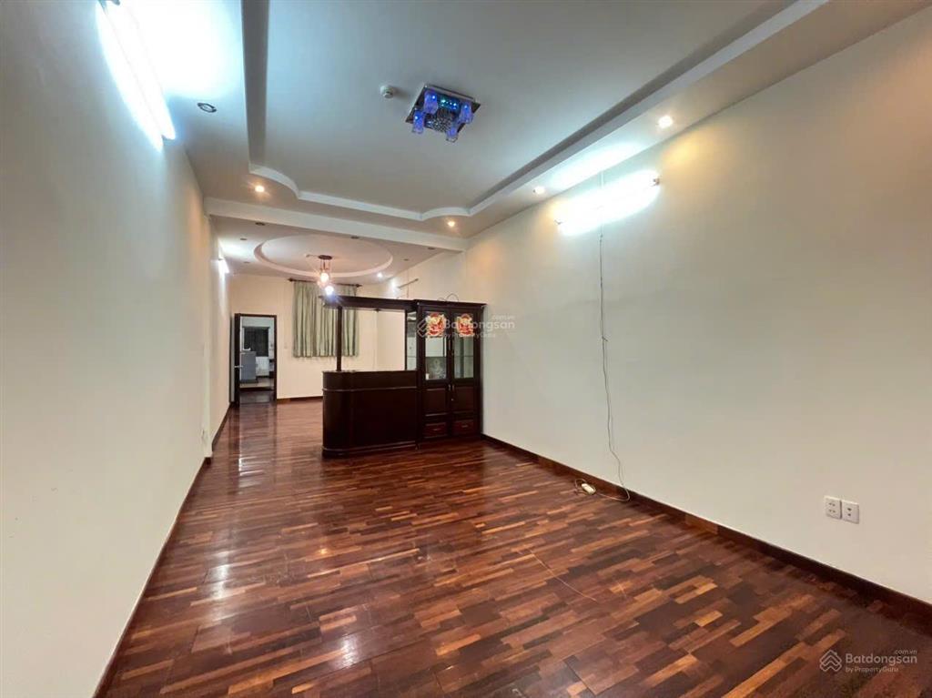 Nhà riêng 270 m2. sổ hồng chính chủ, giấy tờ đầy đủ, mua bán gọn lẹ