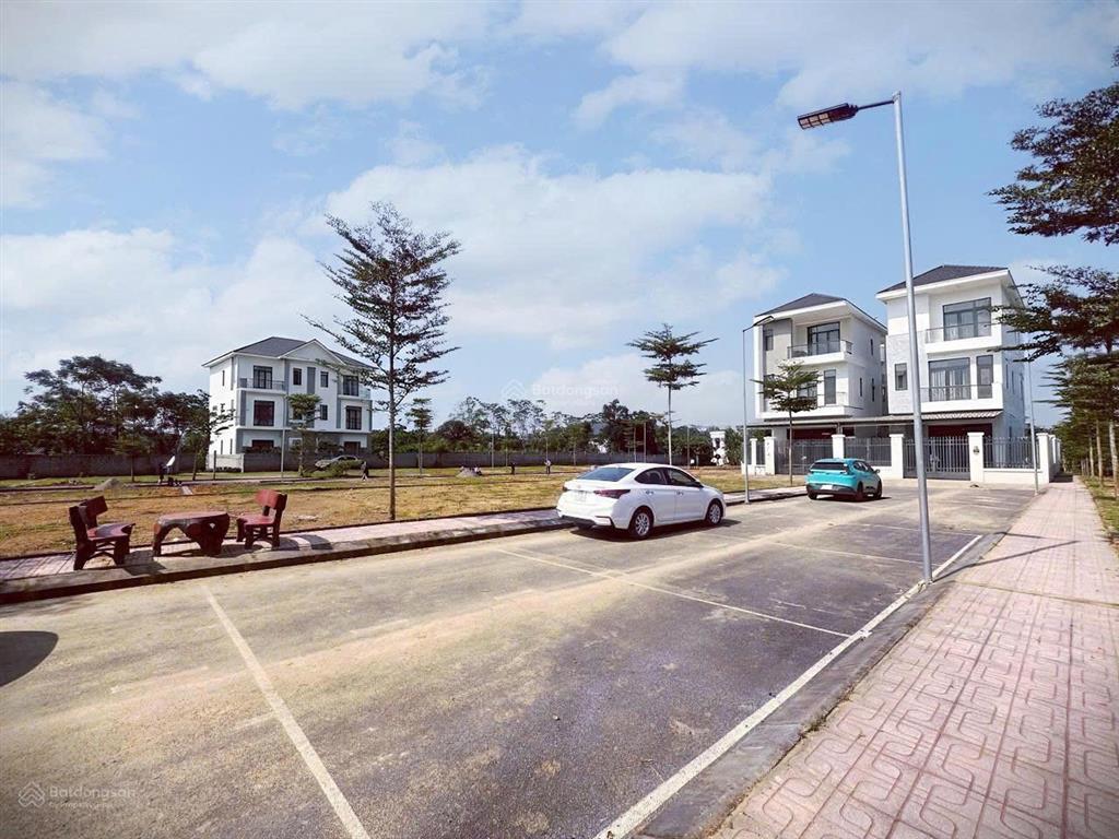 Chính chủ cần bán gấp lô đất 100m2 tại hòa lạc đất đẹp, giá chỉ từ 2 tỷ