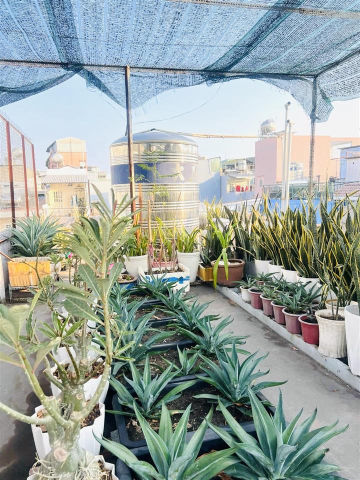 Nhà đẹp 4 tầng , dt lớn (4.2x27m) , ô tô 7 chỗ đậu trong nhà