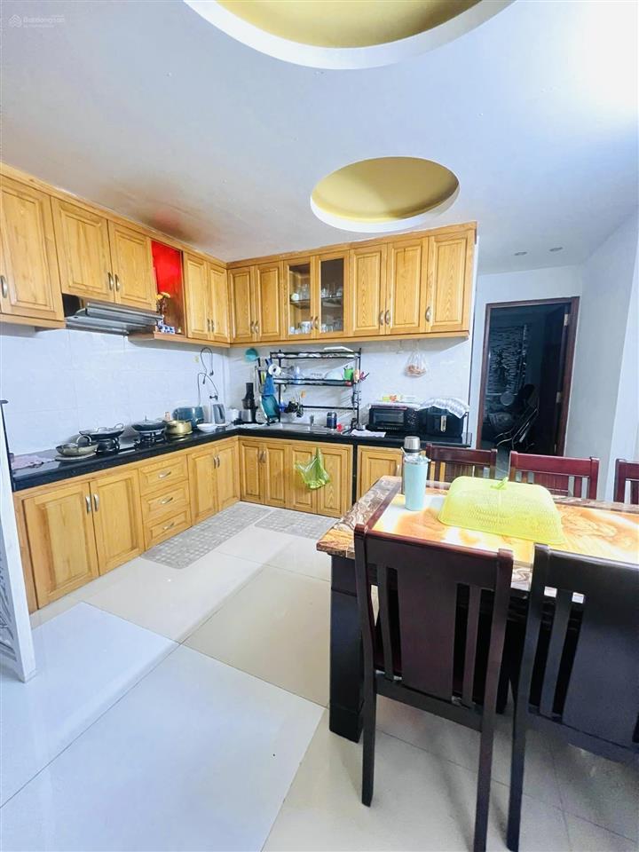 Nhà đẹp 4 tầng , dt lớn (4.2x27m) , ô tô 7 chỗ đậu trong nhà