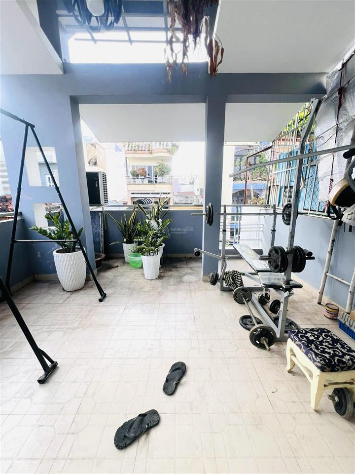 Nhà đẹp 4 tầng , dt lớn (4.2x27m) , ô tô 7 chỗ đậu trong nhà