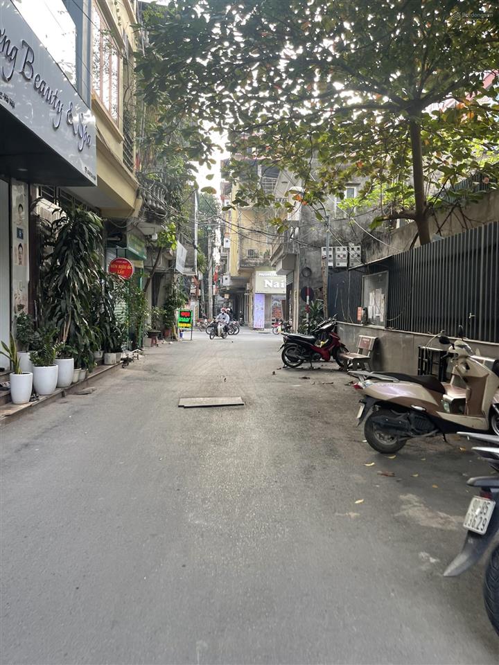 Bán nhà lô góc trần phú ngay ga văn quán, ô tô đỗ gần, dân xây kiên cố, 4t 4pn 40m2 chỉ 8 tỷ