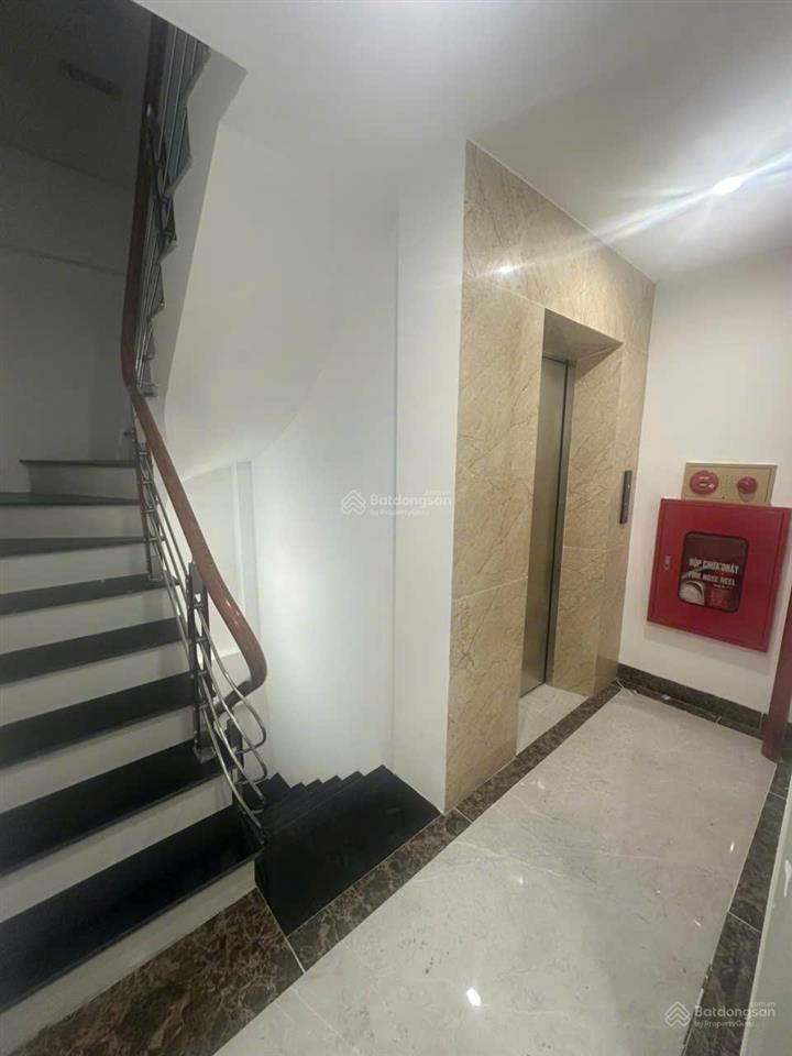 Cho thuê tòa nhà 105m2*7 tầng, thang máy, mt 6m, mặt phố nguyễn văn cừ long biên giá 55 tr (có tl)