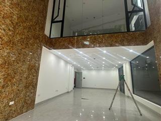 Cho thuê tòa nhà 105m2*7 tầng, thang máy, mt 6m, mặt phố nguyễn văn cừ long biên giá 60 tr (có tl)