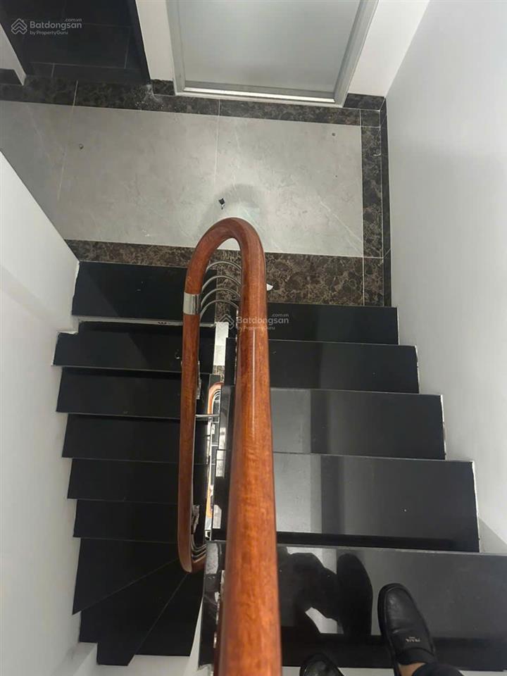 Cho thuê tòa nhà 105m2*7 tầng, thang máy, mt 6m, mặt phố nguyễn văn cừ long biên giá 55 tr (có tl)
