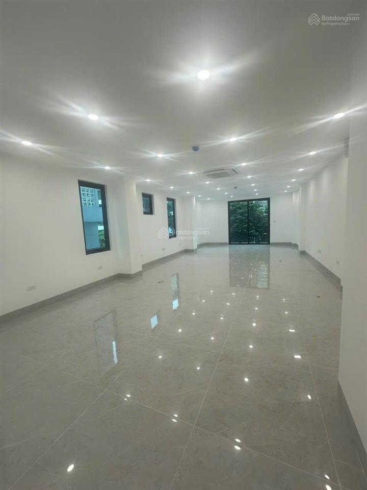 Cho thuê tòa nhà 105m2*7 tầng, thang máy, mt 6m, mặt phố nguyễn văn cừ long biên giá 55 tr (có tl)