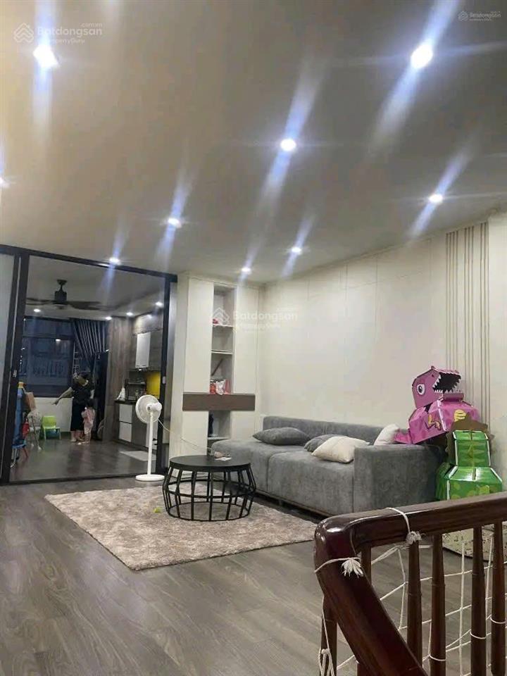 Cho thuê nhà 50m*4.5 tầng, mt 4.2m, full đồ đẹp, ngõ 8 trần quang diệu, đống đa, giá 23 triệu/tháng