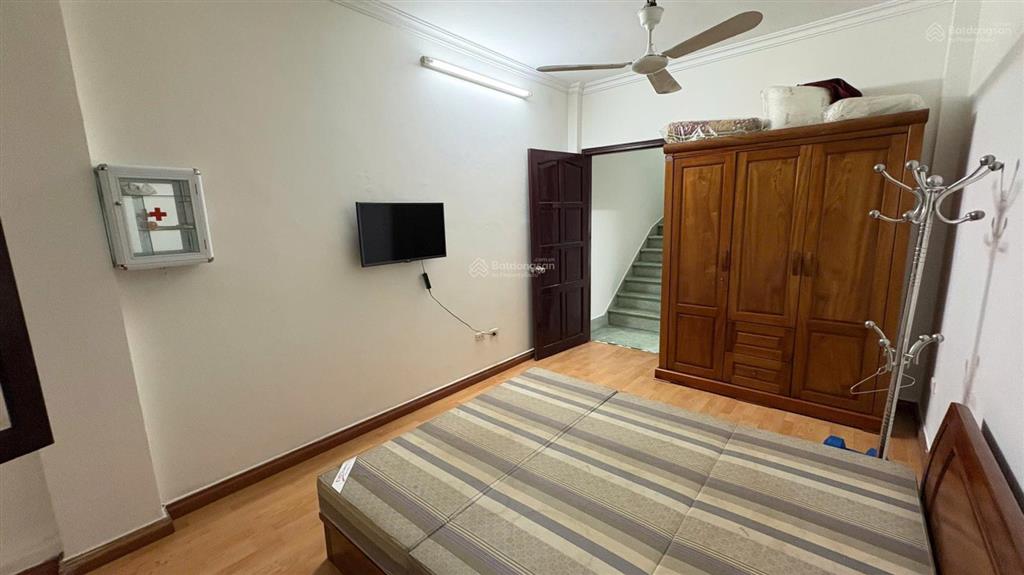 Cho thuê nhà nguyên căn 30m2*5 tầng, full đồ, ngõ 15 nguyễn tri phương, ba đình, giá 15 triệu