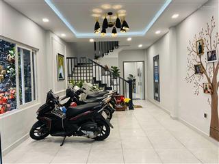 Nhà đẹp  giá tốt ở ngay đường 8m nguyễn văn đậu (4x17m)  5 tầng cứng cáp, xe hơi đỗ trong nhà.