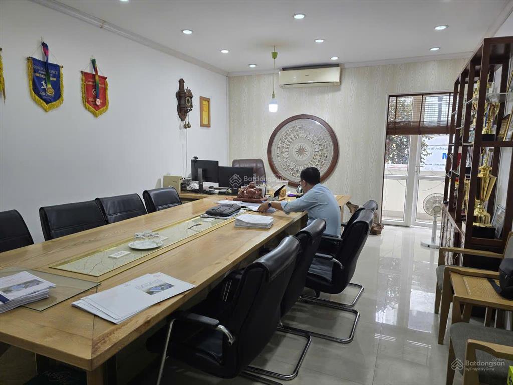 Cho thuê văn phòng  hiện nay tôi có thể thanh lý nội thất giá hợp lý cho ai muốn đến thuê