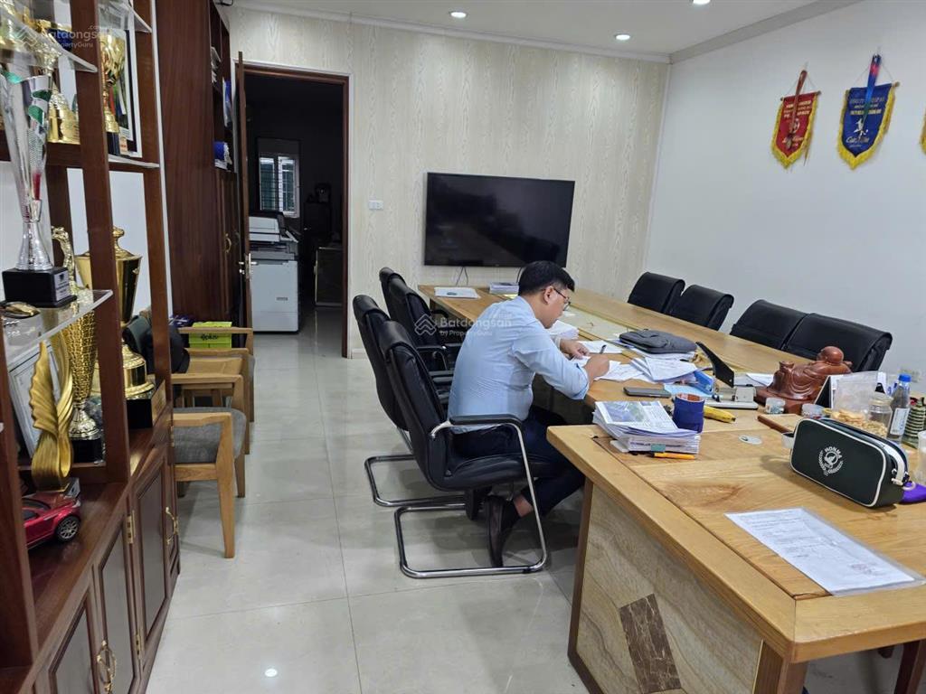 Cho thuê văn phòng  hiện nay tôi có thể thanh lý nội thất giá hợp lý cho ai muốn đến thuê