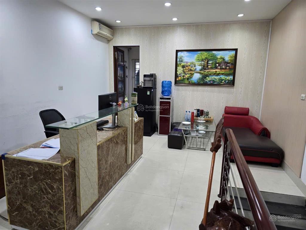 Cho thuê văn phòng  hiện nay tôi có thể thanh lý nội thất giá hợp lý cho ai muốn đến thuê