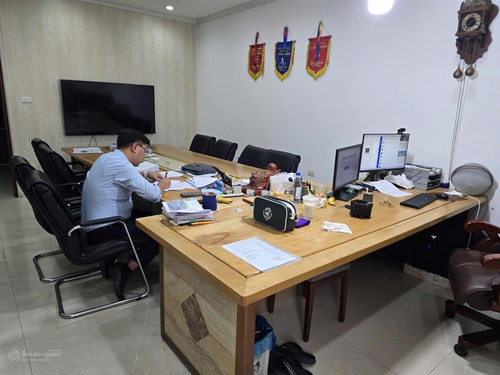 Cho thuê văn phòng  hiện nay tôi có thể thanh lý nội thất giá hợp lý cho ai muốn đến thuê