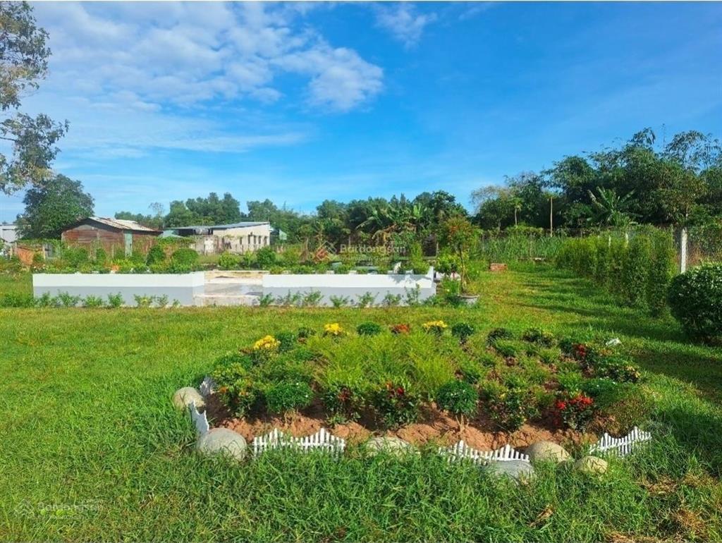 Mua đất có sẵn biệt thự sân vườn cao cấp, mặt tiền đường tỉnh lộ 7, xã thái mỹ, củ chi