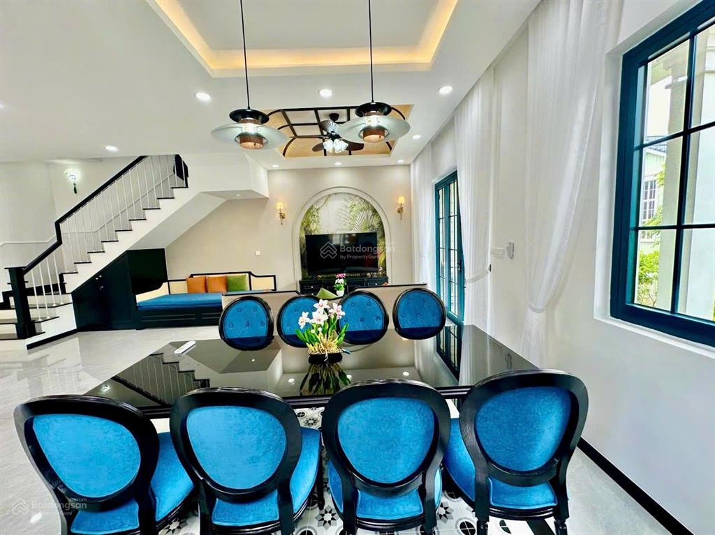 Biệt thự 10x20 chính diện clubhouse khu 7 full nội thất cao cấp giá chỉ 6.6 tỷ bao thuế phí