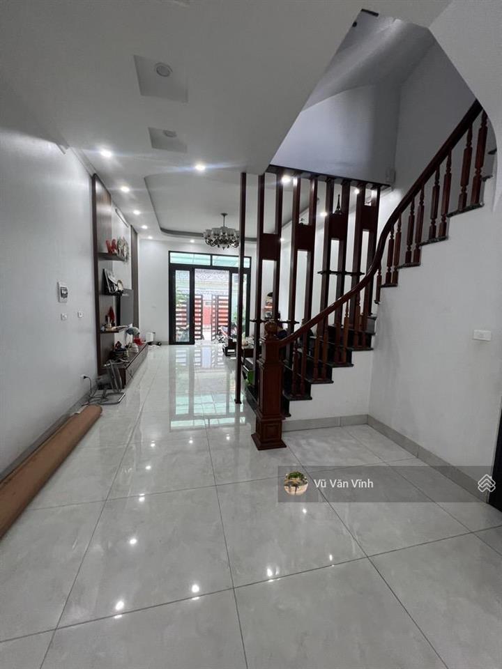Bán nhà cạnh hồ điều hoà, ô tô tránh, thang máy, kinh doanh, 90m2, 5 tầng, mặt tiền 5m, giá 17 tỷ.