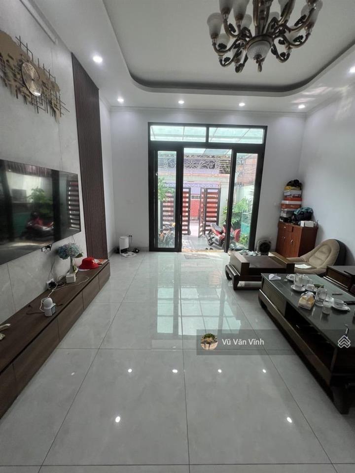 Bán nhà cạnh hồ điều hoà, ô tô tránh, thang máy, kinh doanh, 90m2, 5 tầng, mặt tiền 5m, giá 17 tỷ.