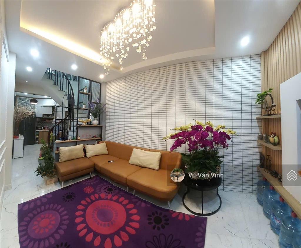 Bán nhà cực đẹp, giá tốt, bồ đề 33m2, 5 tầng, mặt tiền 3.6m, giá chào 6.7 tỷ.